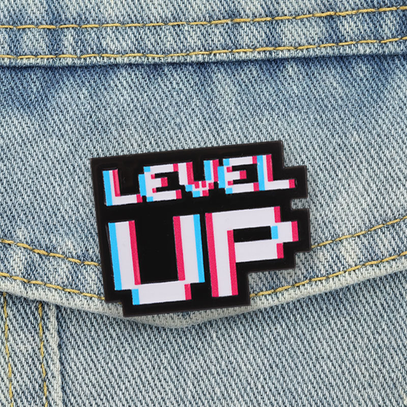 Retro Gaming Accessories - Distintivo Level Up Glitch Pixel in