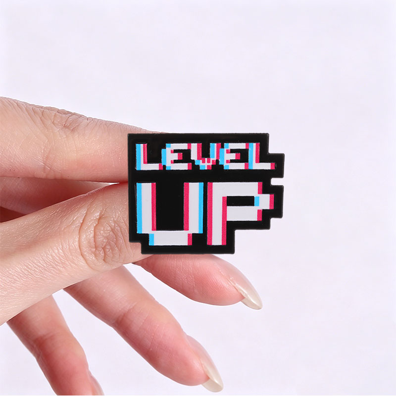 Distintivo Level Up Glitch Pix - Retro Gaming Accessories recensione e prezzo